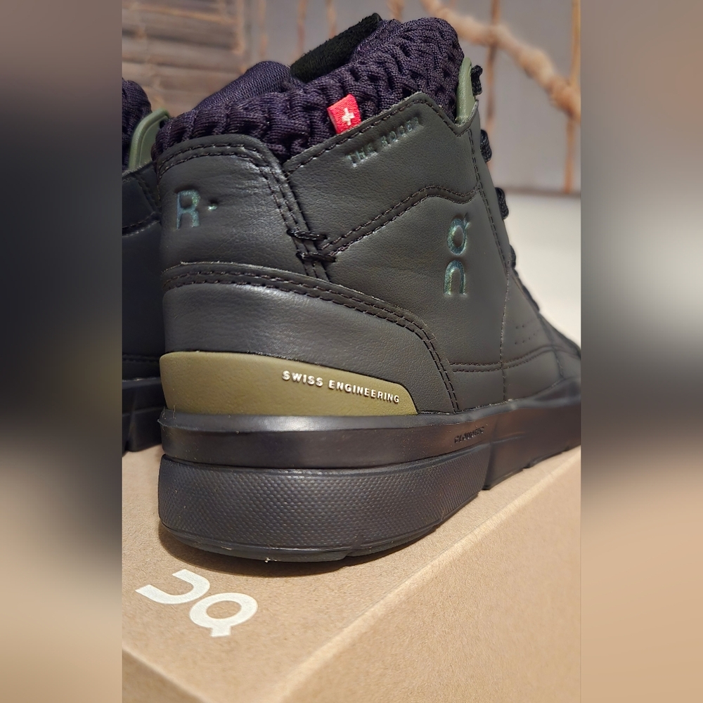🆕 ON Cloud Women's 6.5 - The Roger Clubhouse Sansa Mid - Black - MSRP $170 - Picture 9 of 14